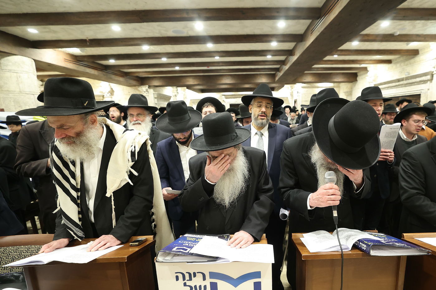 המונים העתירו במעמד "רינה של תורה" בזאת חנוכה | צפו בגלריה