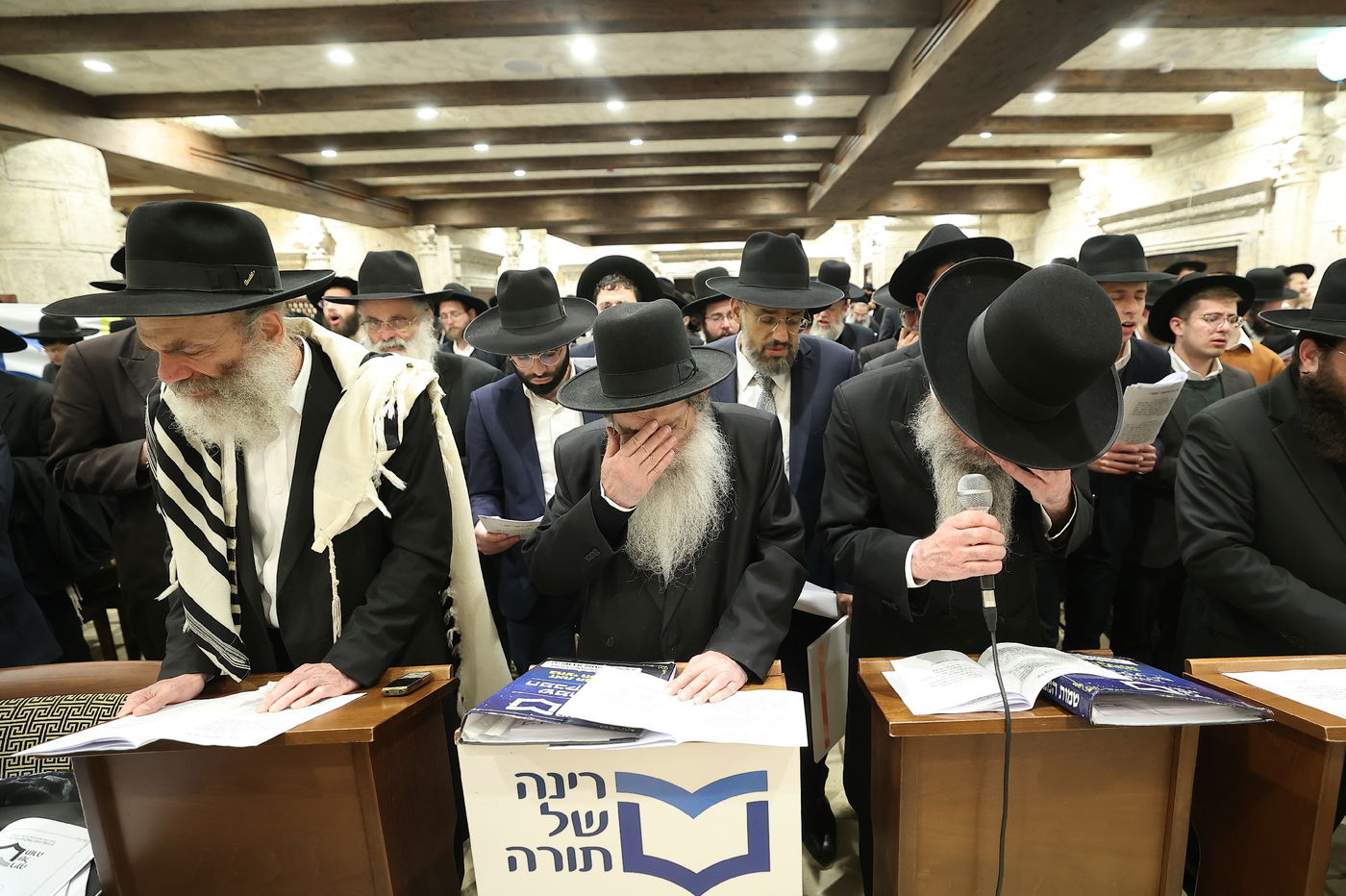 המונים העתירו במעמד "רינה של תורה" בזאת חנוכה | צפו בגלריה