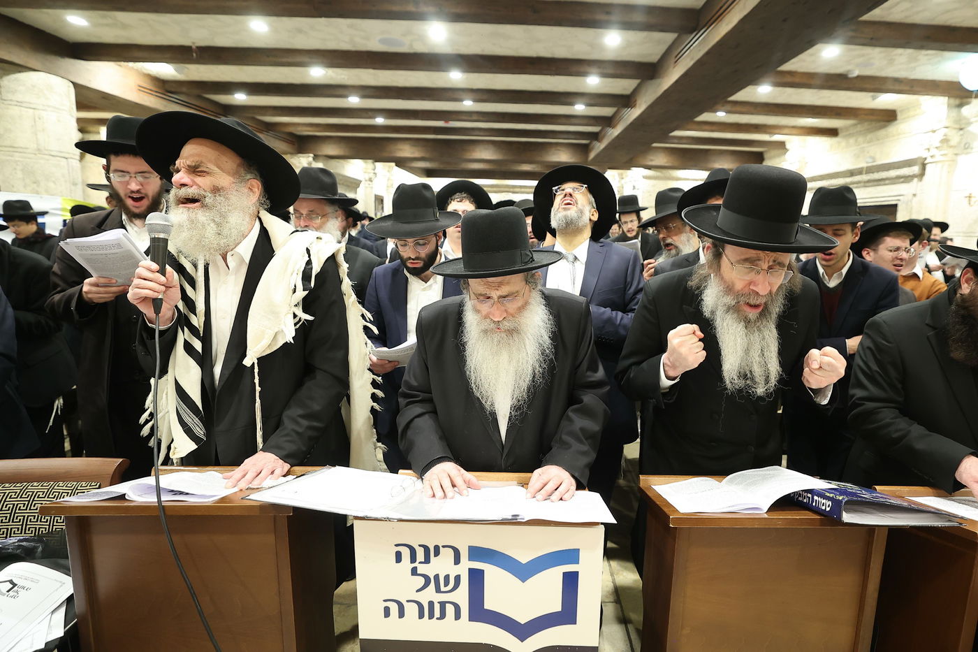 המונים העתירו במעמד "רינה של תורה" בזאת חנוכה | צפו בגלריה