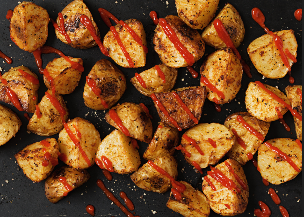 פטאטס בראבאס: תפוחי אדמה אפויים ומתובלים בסטייל ספרדי