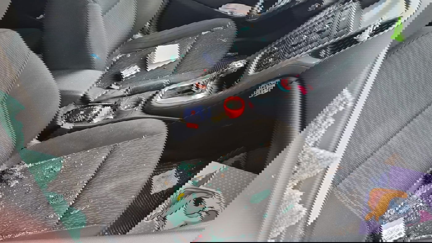 יידה חפצים על נהגת וניגח אותה עם רכבו - עד שנעצר | תיעוד