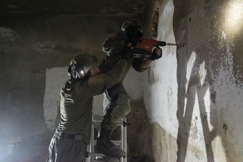 תיעודים דרמטים: בית המחבלים מתפוצץ; 2 פלסטינים נהרגו