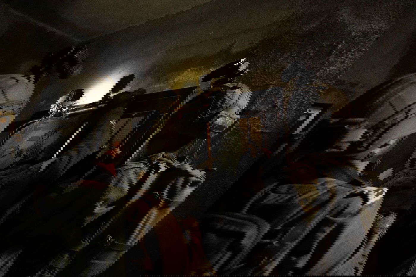 מחבל ניסה לחטוף נשק מחייל - ונורה; 12 מבוקשים נעצרו