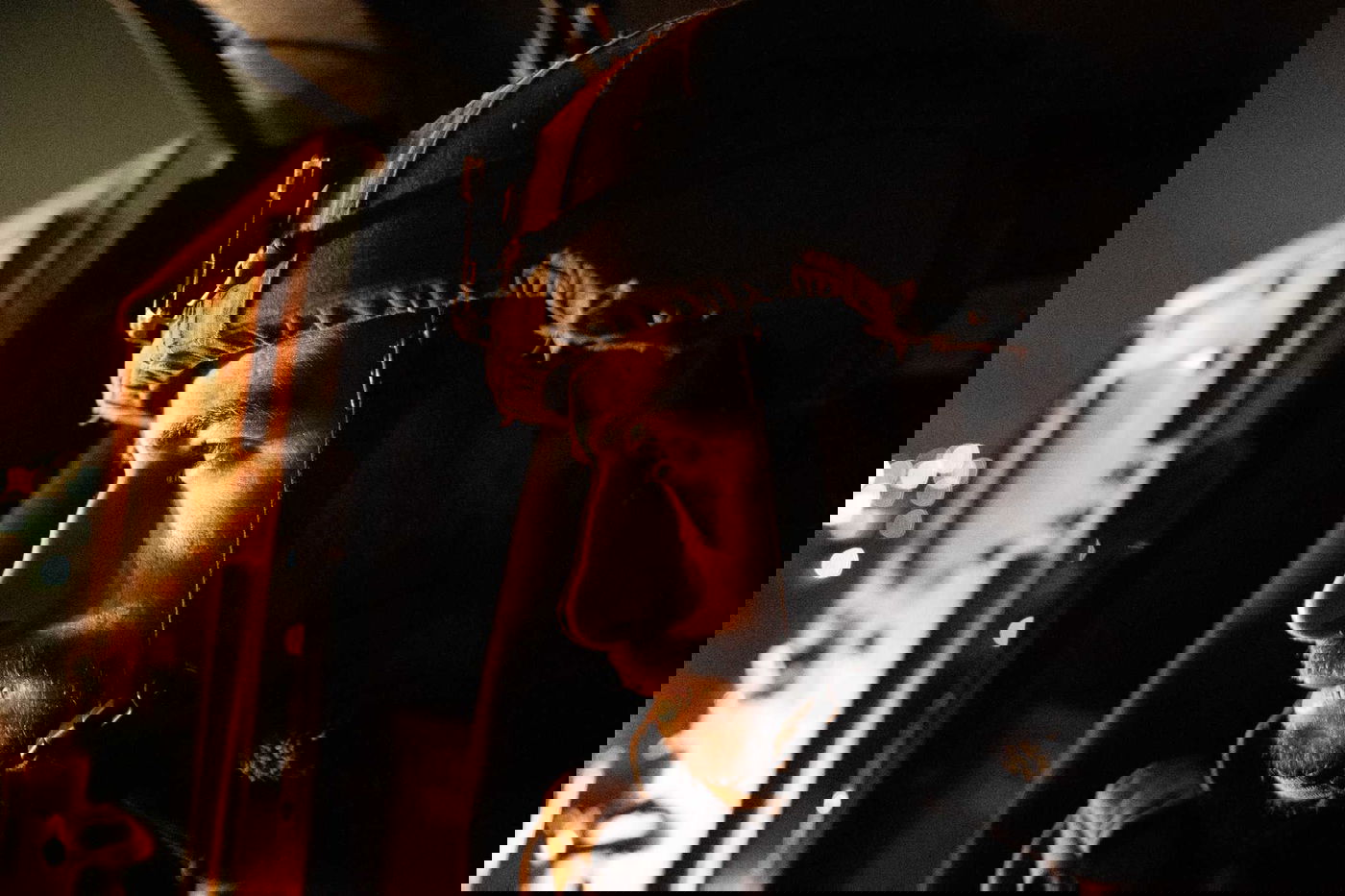 מחבל ניסה לחטוף נשק מחייל - ונורה; 12 מבוקשים נעצרו