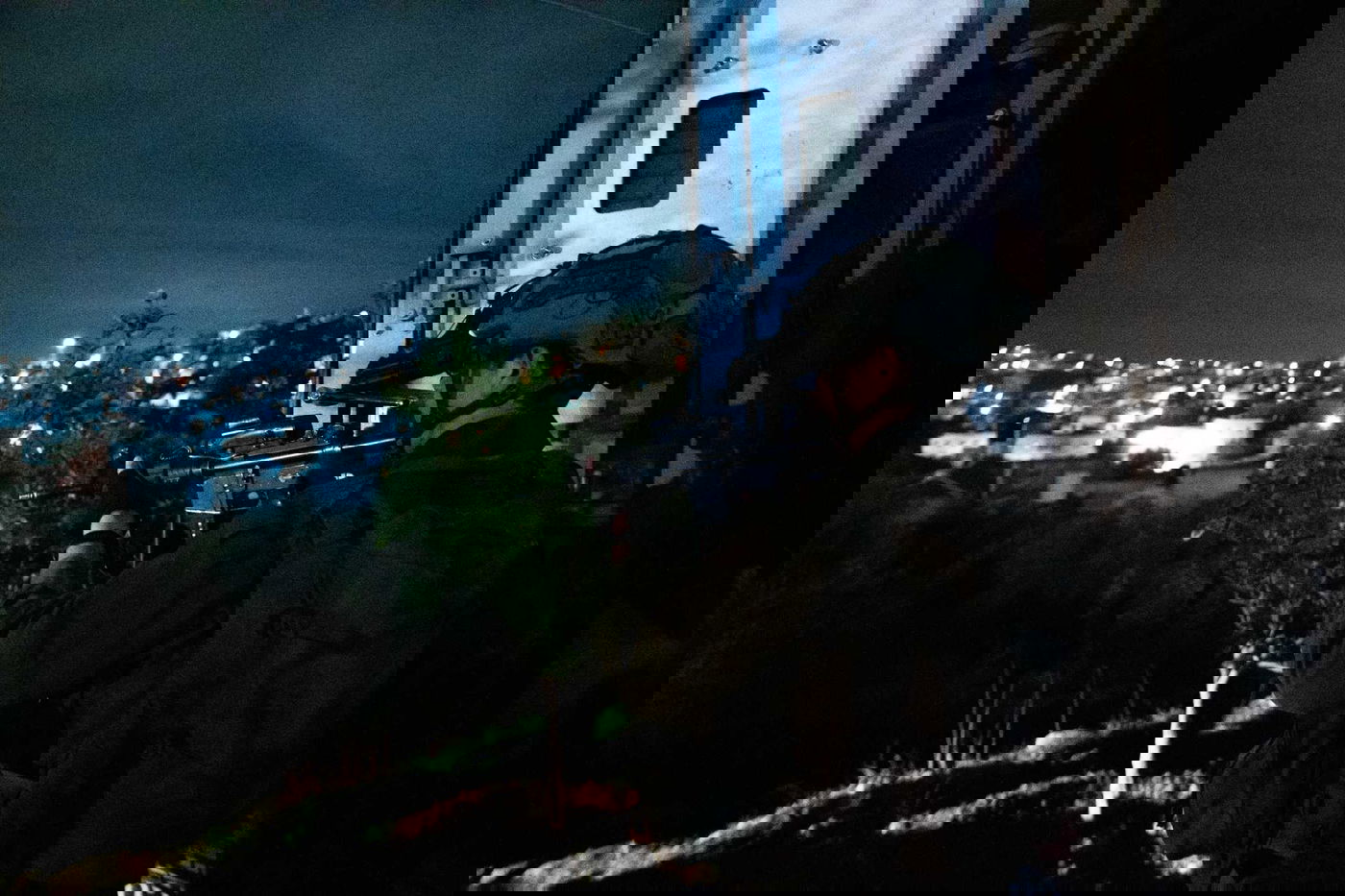 מחבל ניסה לחטוף נשק מחייל - ונורה; 12 מבוקשים נעצרו