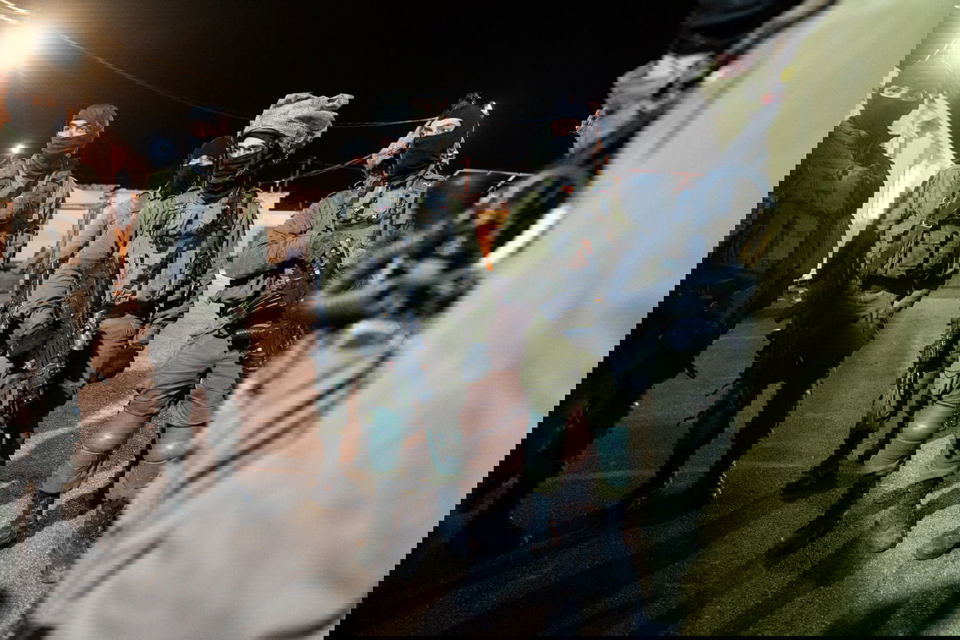 מחבל ניסה לחטוף נשק מחייל - ונורה; 12 מבוקשים נעצרו