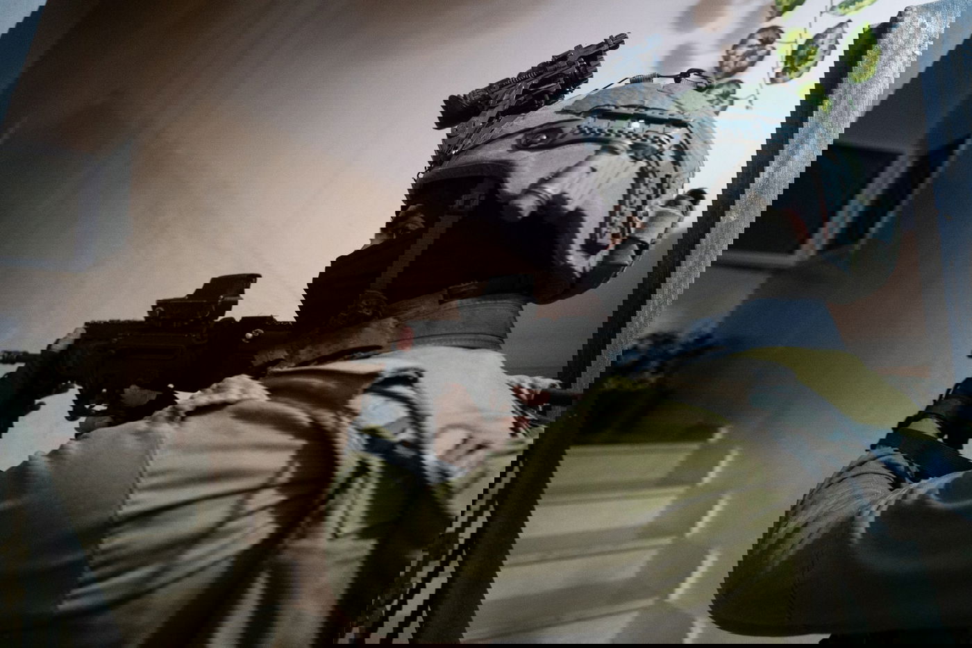 מחבל ניסה לחטוף נשק מחייל - ונורה; 12 מבוקשים נעצרו