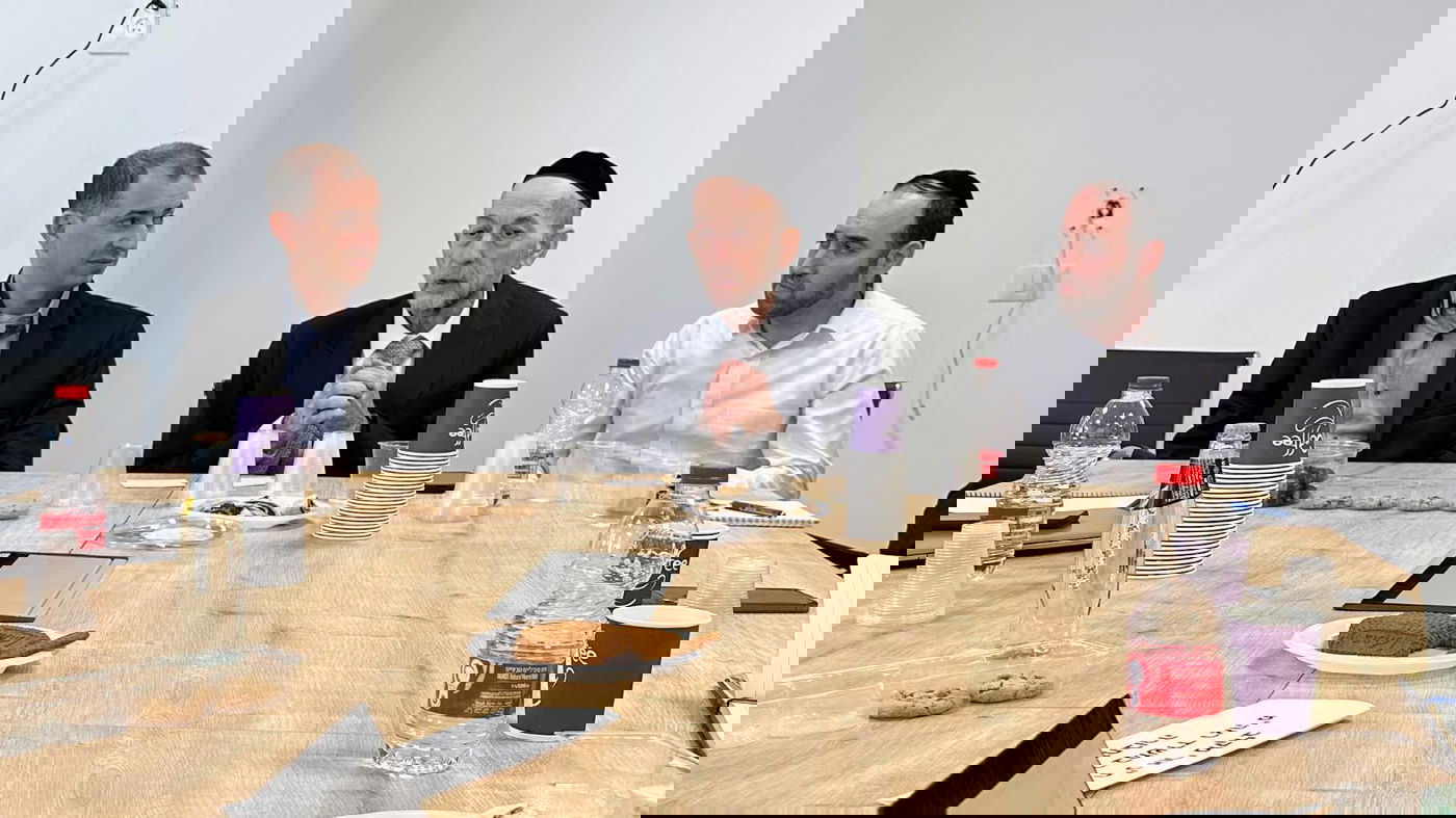 סגן השר מקלב קיים ישיבת עבודה ראשונה במשרדו