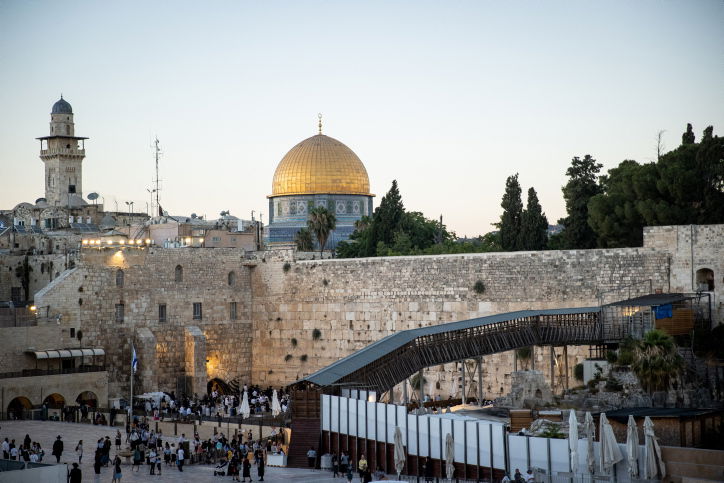 ניסו להכניס נשים לרחבת הגברים ותקפו את הסדרן