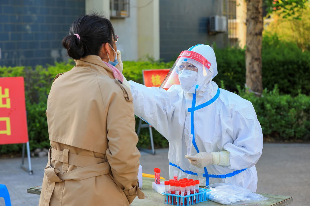 לאחר מות מפורסמים רבים, טענות נגד הטיוח הסיני