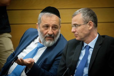 הרפורמה המשפטית: דרעי ניסה להשיג את לוין - שלא ענה