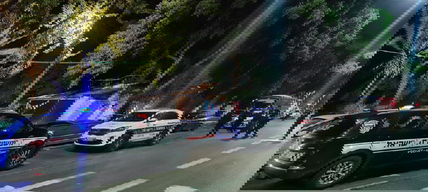 שוטרים במקום, לאחר הירי