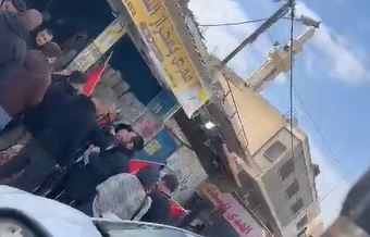 אנשי 'נטורי קרתא' עם דגלי אש"ף בג'נין