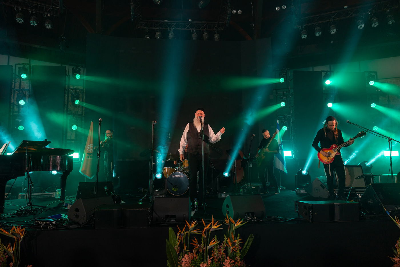 בחלק המוזיקלי של הערב נהנו המשתתפים ממופע להקה מלא של שולי רנד שאירח את יונתן רזאל