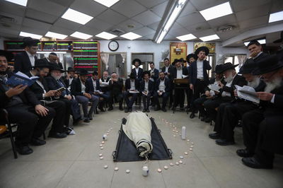 ארונו של הגר"ש בעדני בבית מדרשו