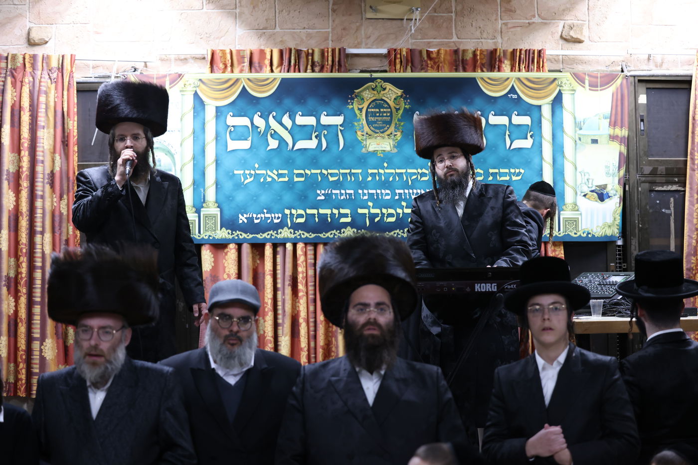 בראשות המשפיע: קהילות החסידים מאלעד שבתו במירון