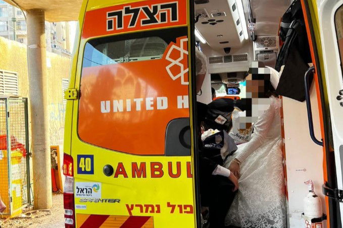 כלה חרדית נתקעה בפקקי הלוויה ופונתה לאולם באמבולנס
