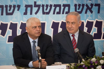 בני כשיאל לצד יו"ר הליכוד וראש הממשלה בנימין נתניהו