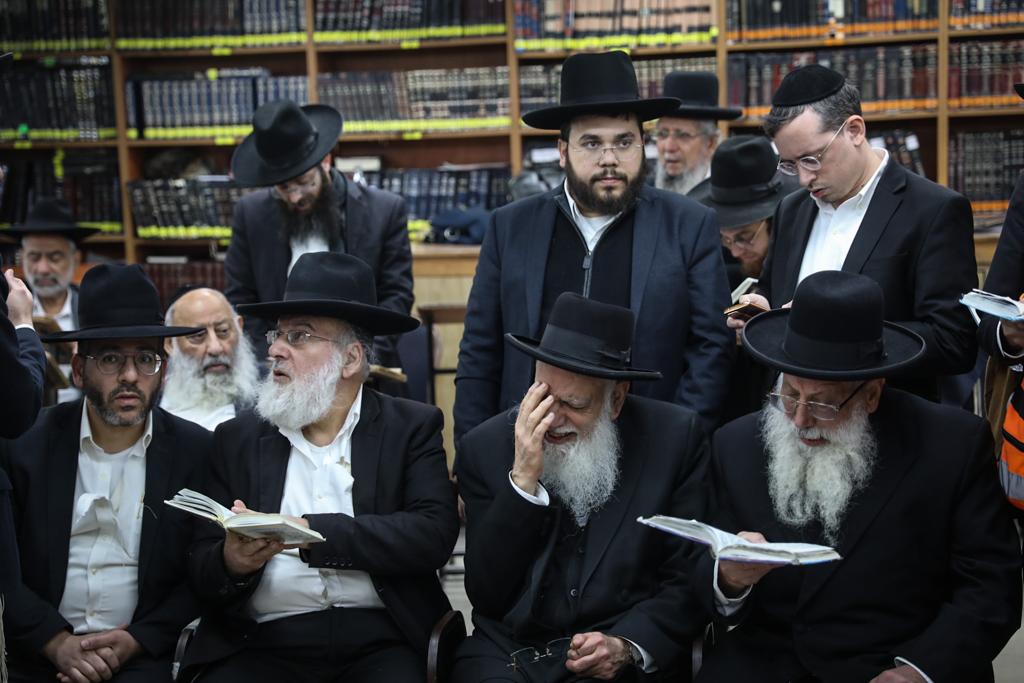 צלם 'כיכר' מגיש גלרית סיכום מהלווית הגר"ש בעדני זצ"ל