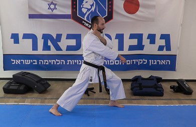 פרק 8 • קאטה - רצף תרגילים יחד עם המאמן החרדי בן אלהרר