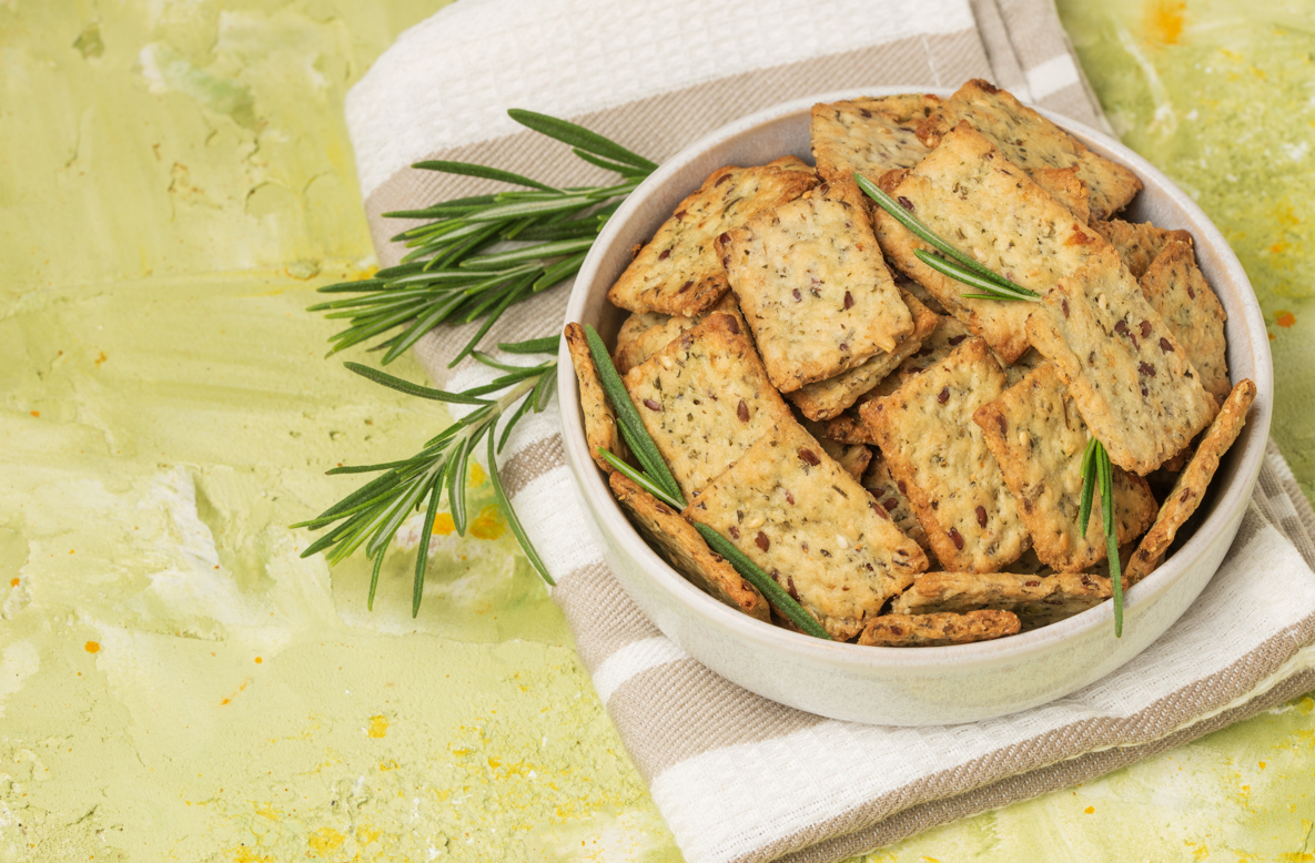 עוגיות מלוחות עם גבינה ועשבי תיבול