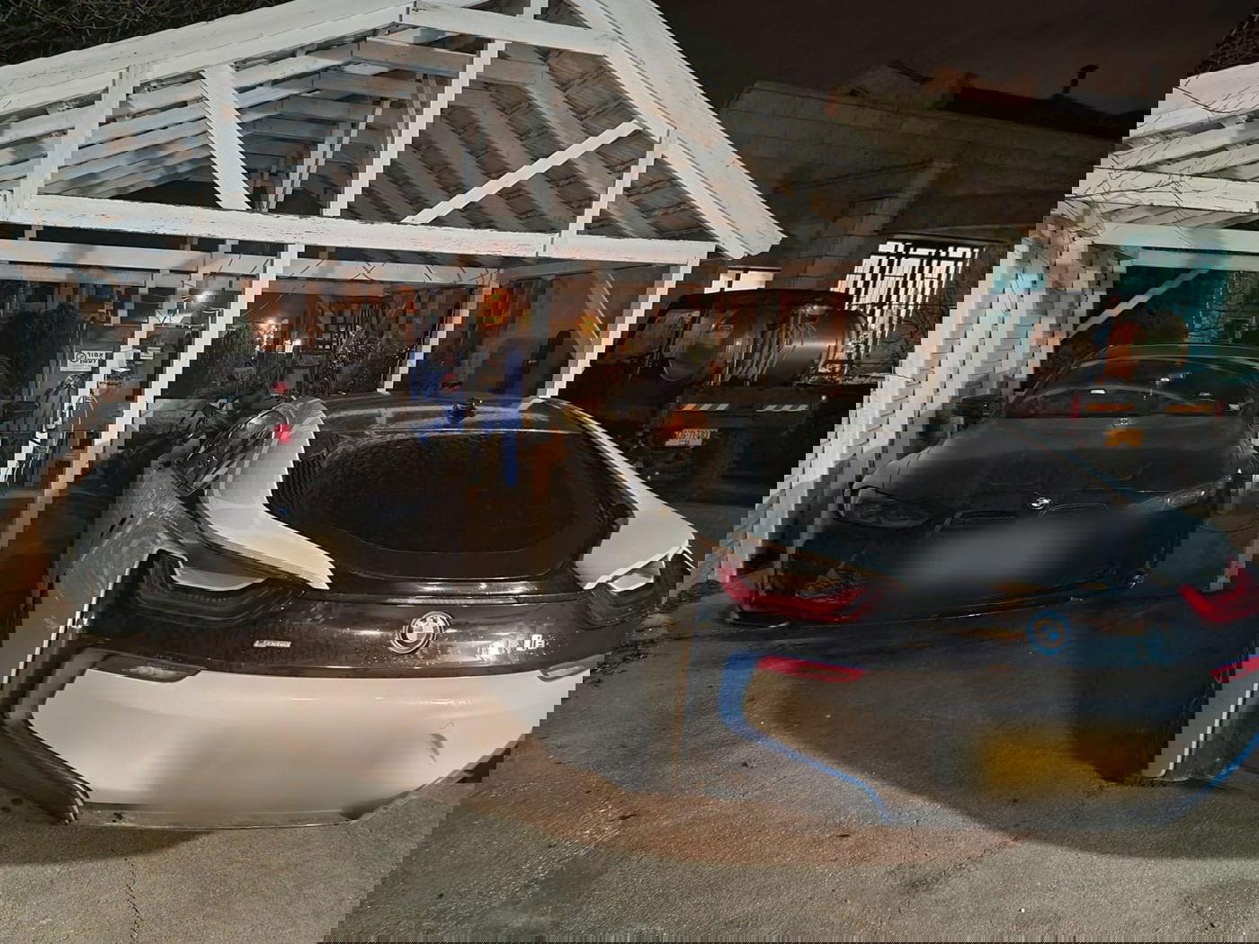 המשטרה פשטה על תחנת דלק פיראטית בבית בצפון • תיעוד