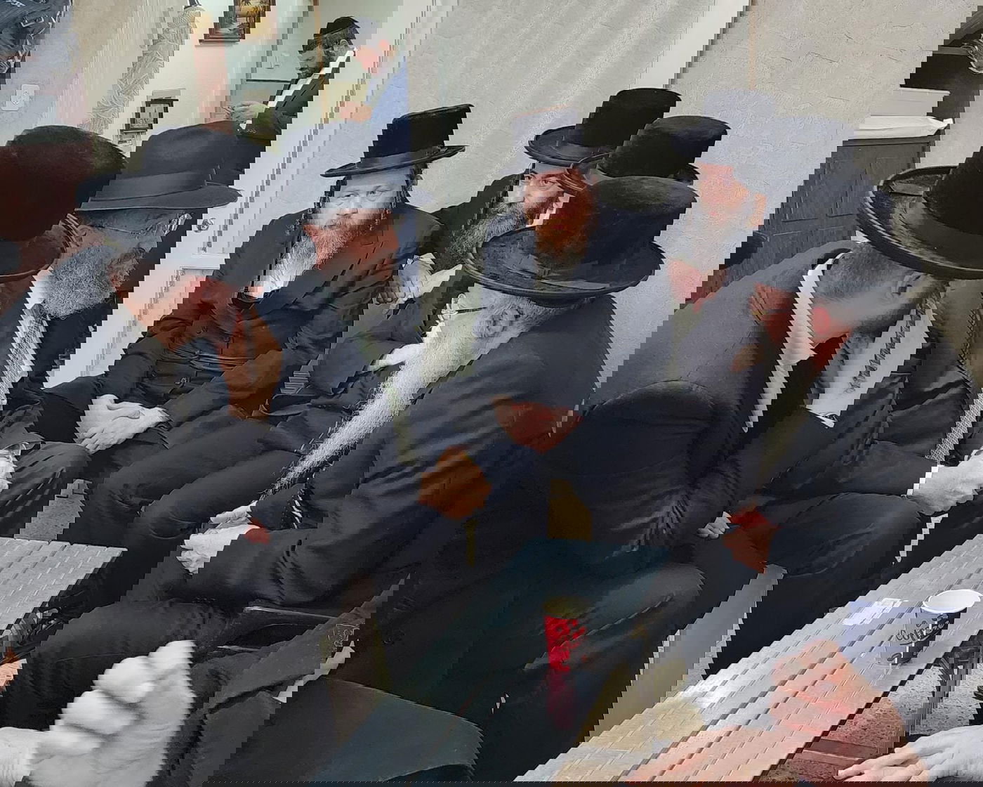 אדמו"רים ורבנים לצד שרים, ח"כים ואישי ציבור ניחמו את מנכ"ל ומייסד 'עלה' הרב יהודה מרמורשטיין