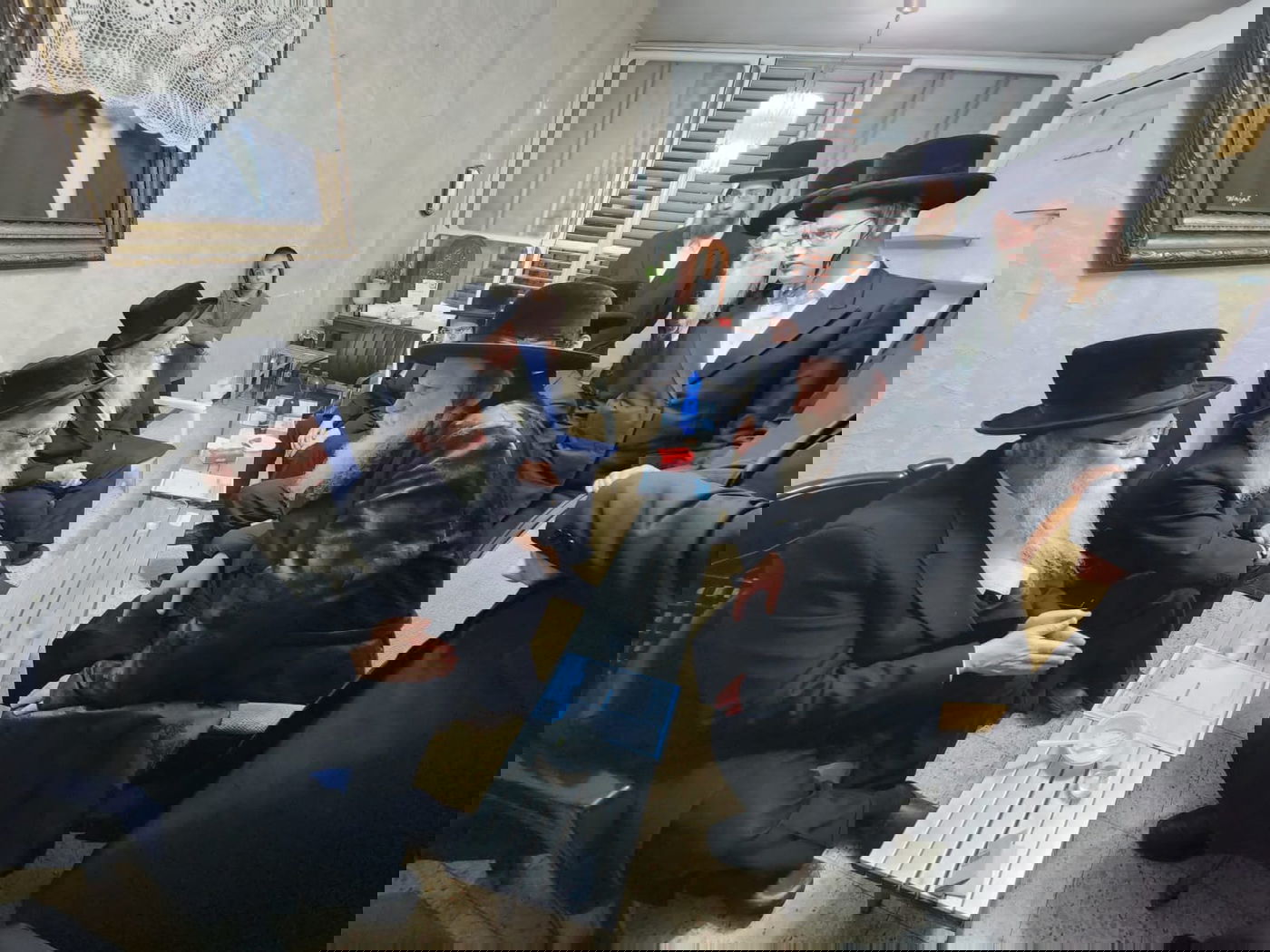 אדמו"רים ורבנים לצד שרים, ח"כים ואישי ציבור ניחמו את מנכ"ל ומייסד 'עלה' הרב יהודה מרמורשטיין