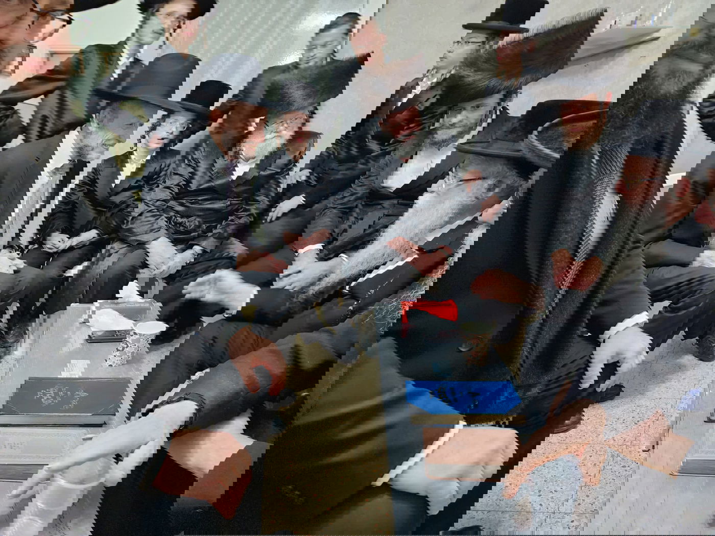 אדמו"רים ורבנים לצד שרים, ח"כים ואישי ציבור ניחמו את מנכ"ל ומייסד 'עלה' הרב יהודה מרמורשטיין