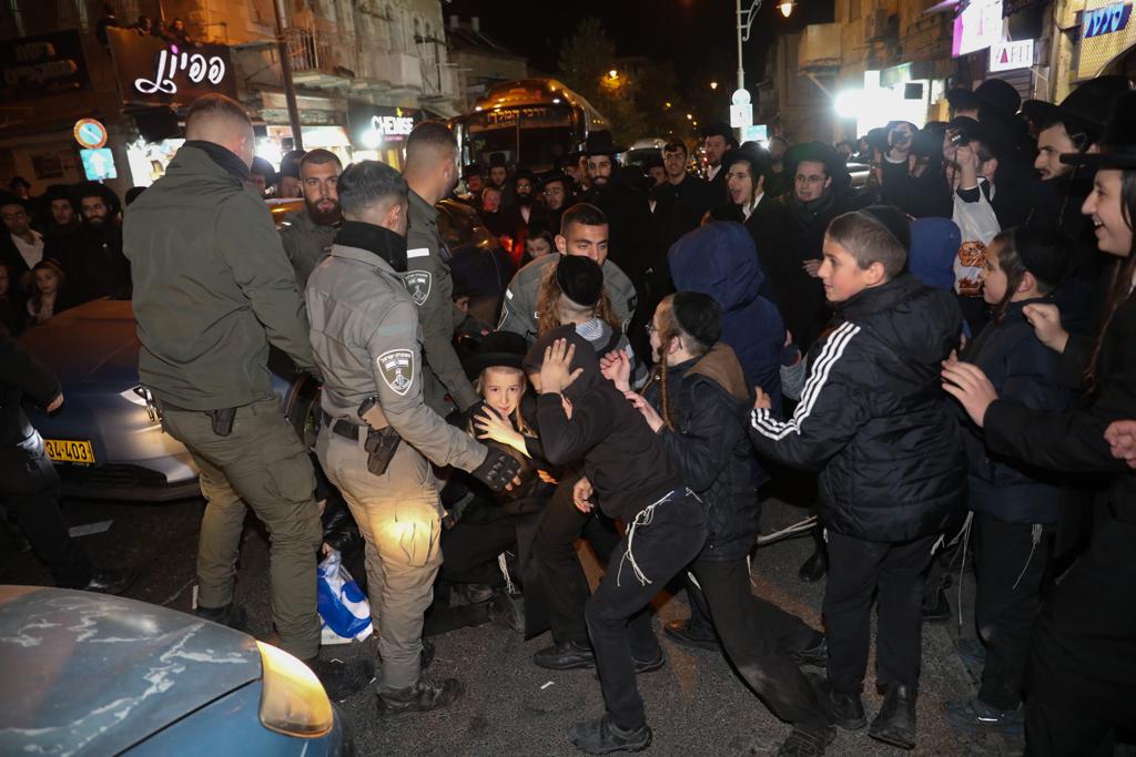 'הפגנות  הסלולר' בכמה חזיתות: קיצוניים מוחים נגד מעצר