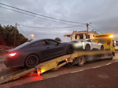 רכבי יוקרה מוחרמים, הבוקר