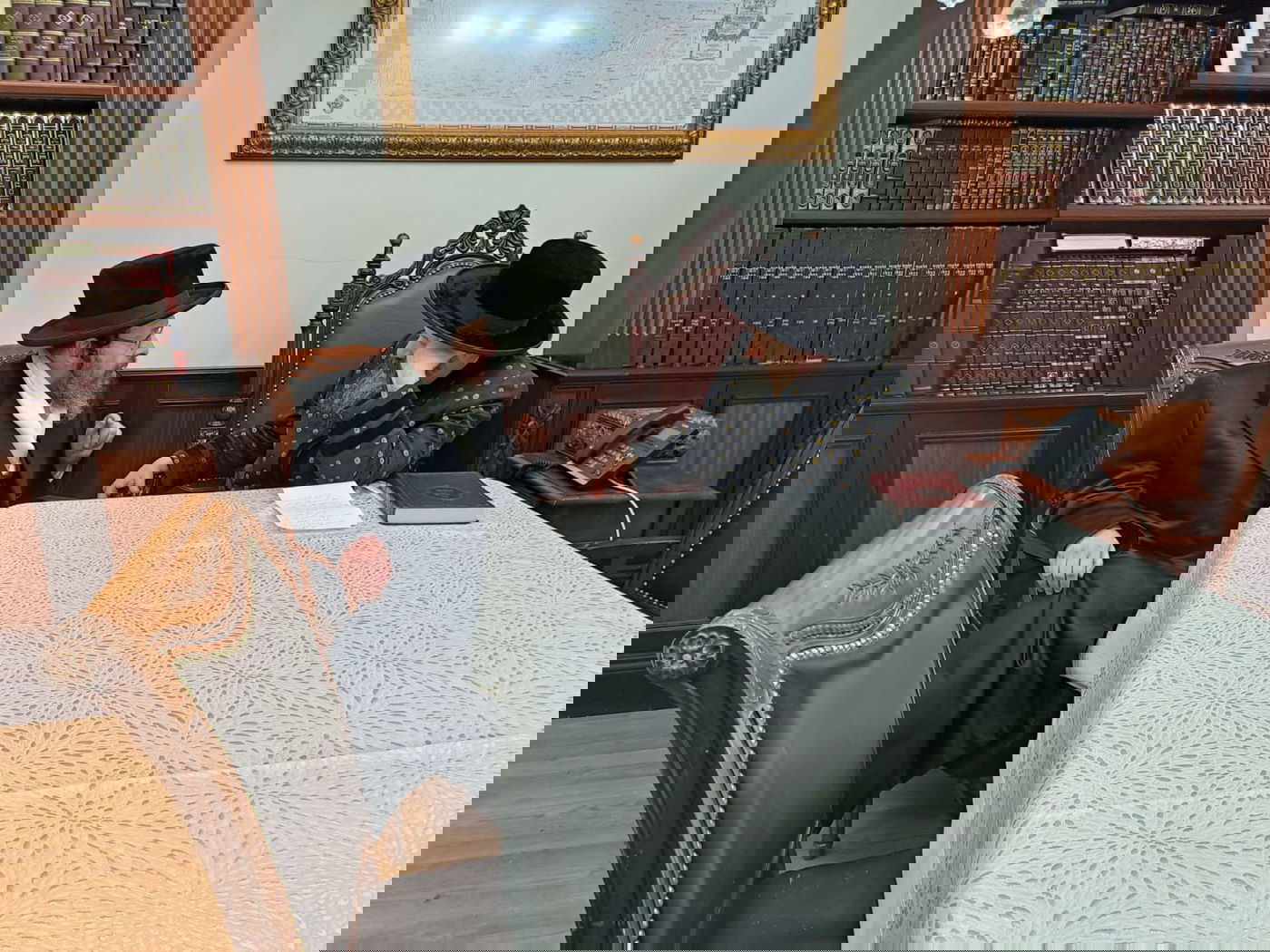 גאב"ד זוועהיל בביקור בארה"ב | תיעוד מיוחד