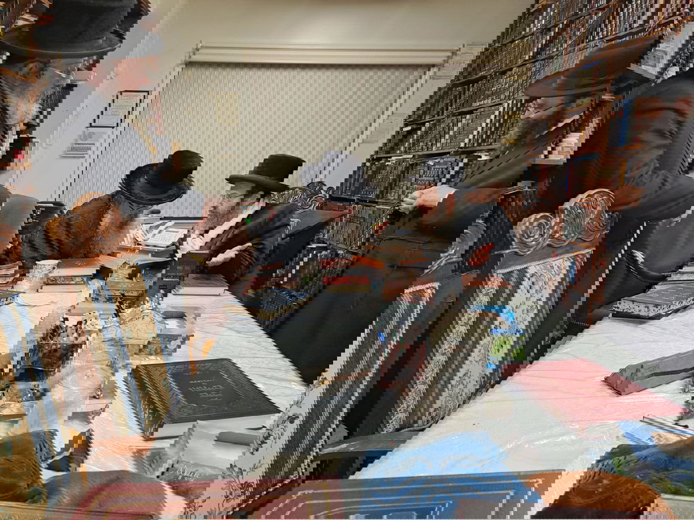 גאב"ד זוועהיל בביקור בארה"ב | תיעוד מיוחד