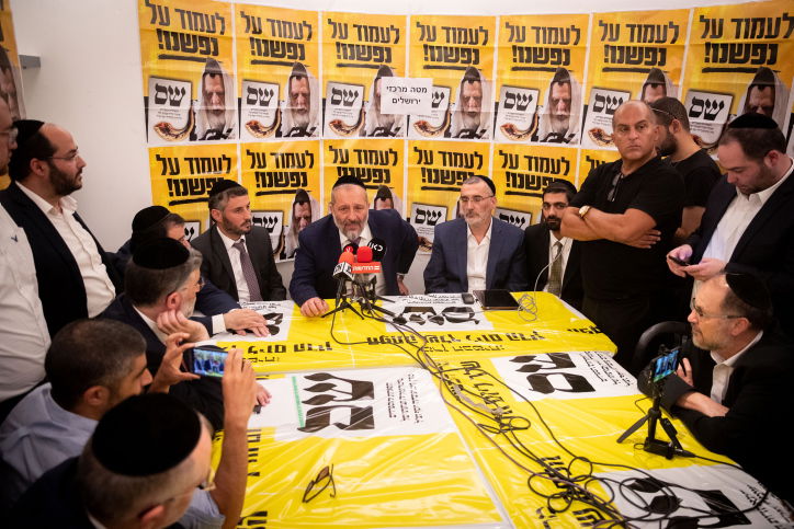 חברי מפלגת ש"ס עם היושב ראש