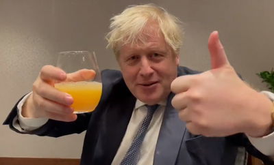 כשראש הממשלה הבריטי לשעבר שתה מיץ מאיזור שהיה מפוצץ קרינה | צפו