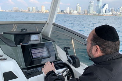 מבט מהים אל תל אביב, השבוע