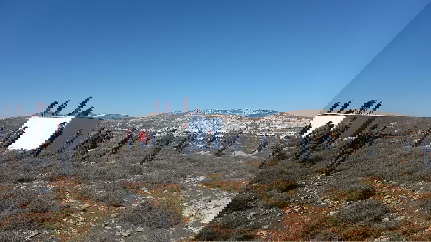 כוחות הביטחון הורסים את המאחז; סמוטריץ' מאשים את שר הביטחון