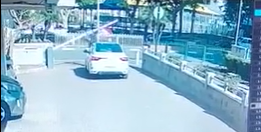 מרימים את המחסום בידיים ונוסעים מהעיר