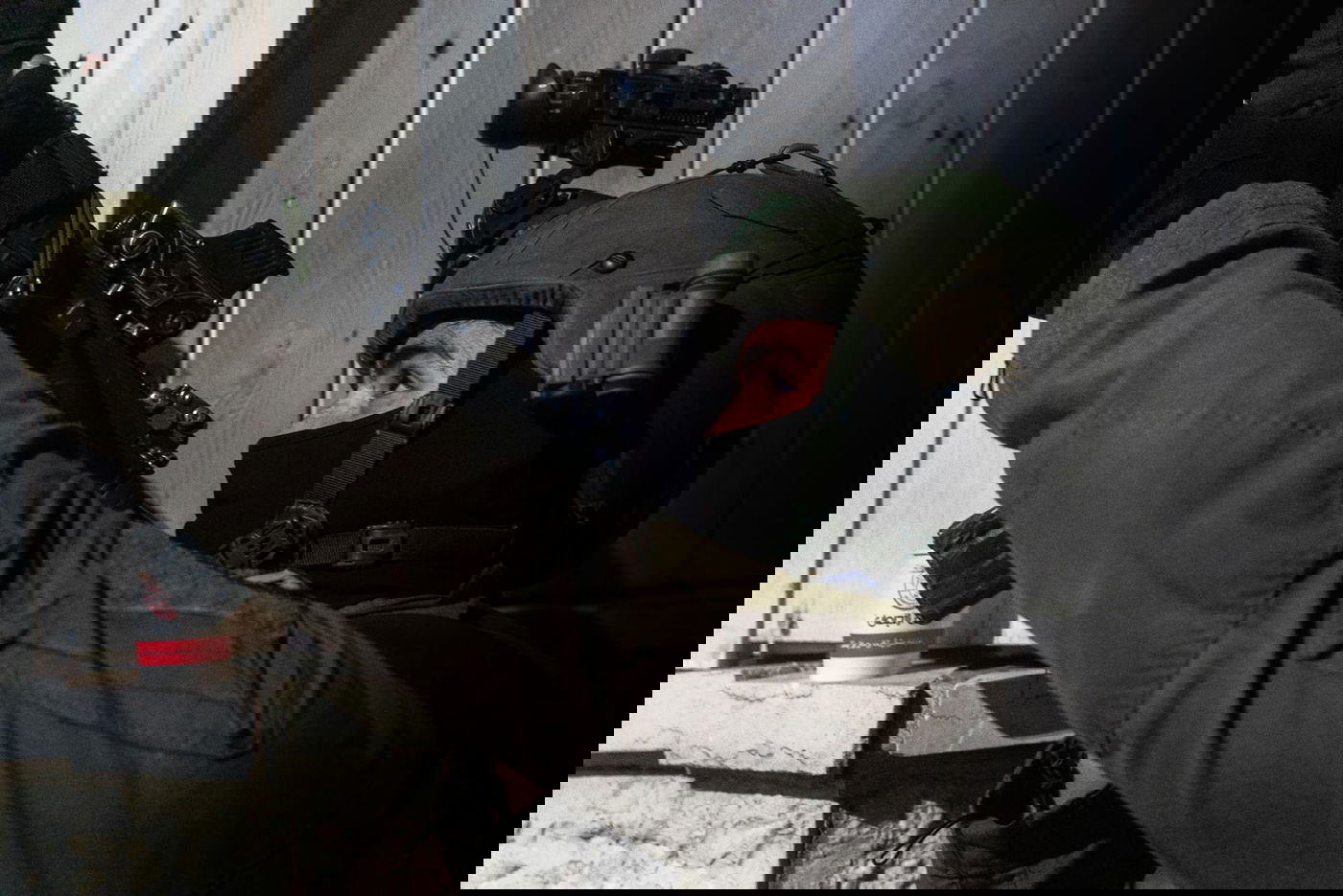 לוחמי צה"ל עצרו שני מבוקשים | צפו בפעילות