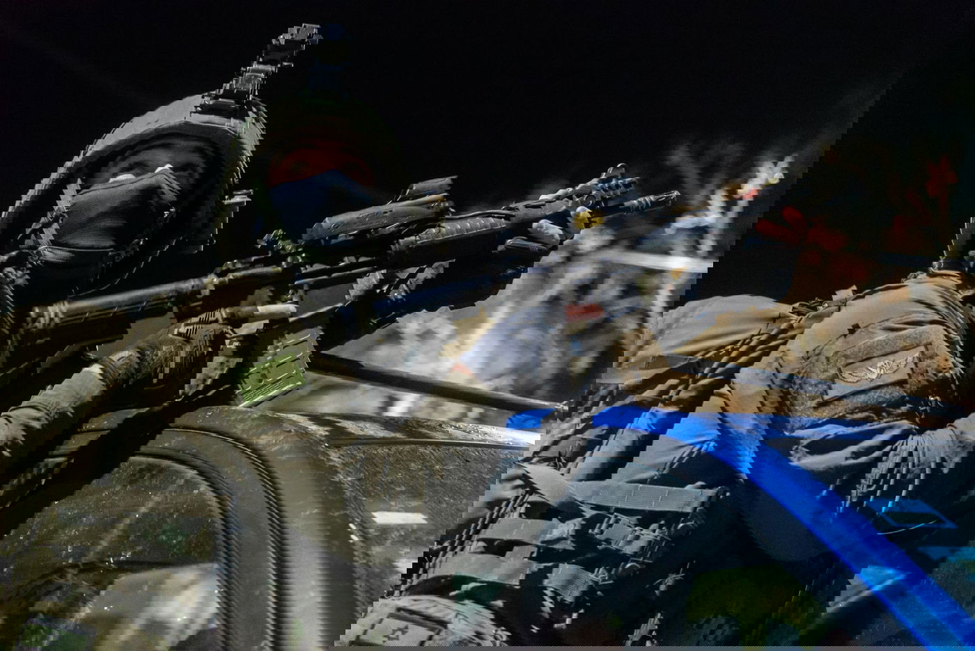 לוחמי צה"ל עצרו שני מבוקשים | צפו בפעילות