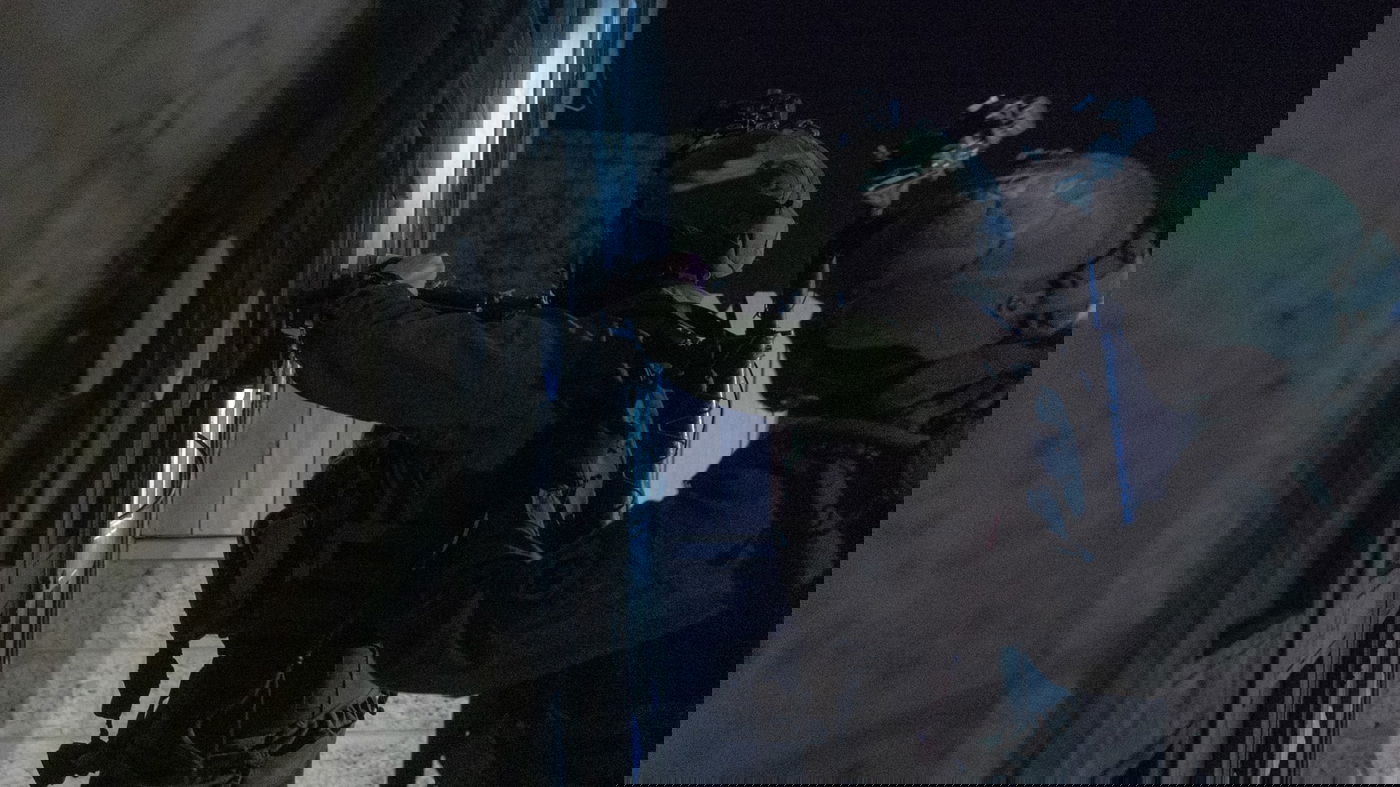 לוחמי צה"ל עצרו שני מבוקשים | צפו בפעילות