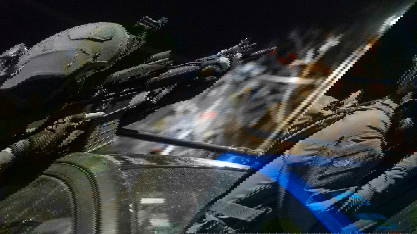 לוחמי צה"ל עצרו שני מבוקשים | צפו בפעילות