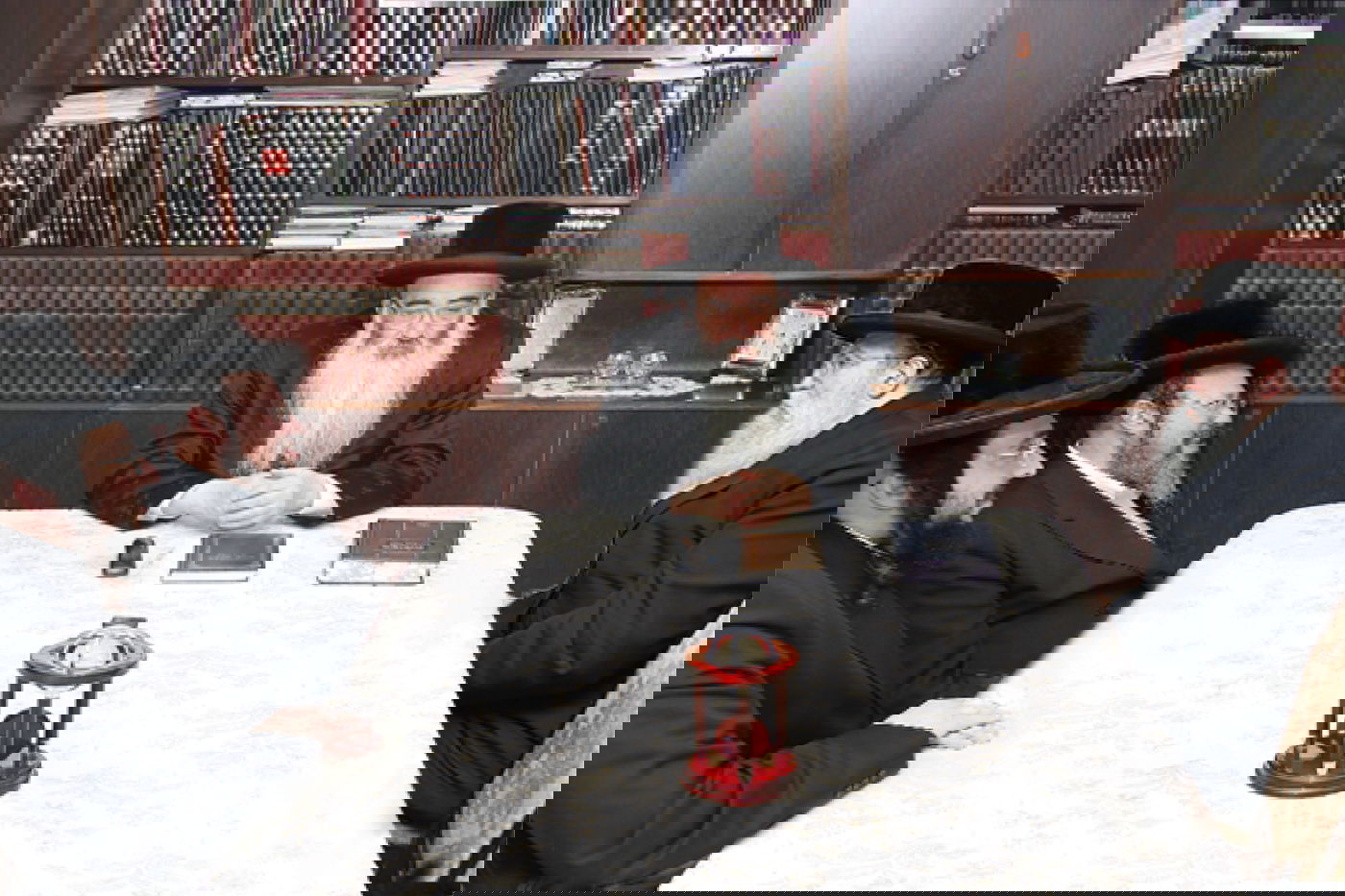 בביקור אצל רבי מנחם ארנסטר,ראש ישיבת ויז'ניץ