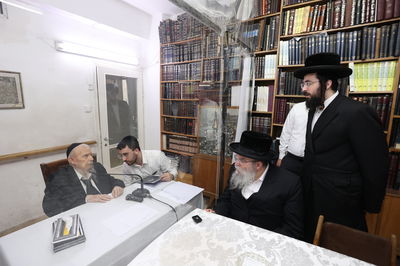 במעונו של  הגרי"ג איידלשטיין