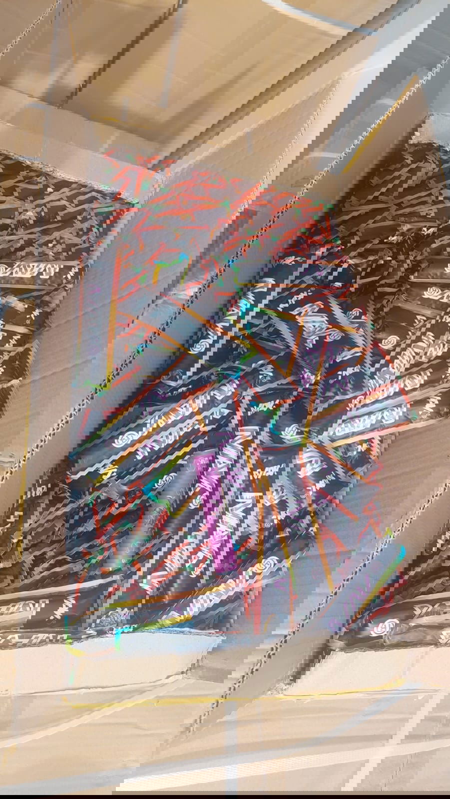 יבואן צעצועים חשוד בהברחת סיגריות אלקטרוניות | תיעוד