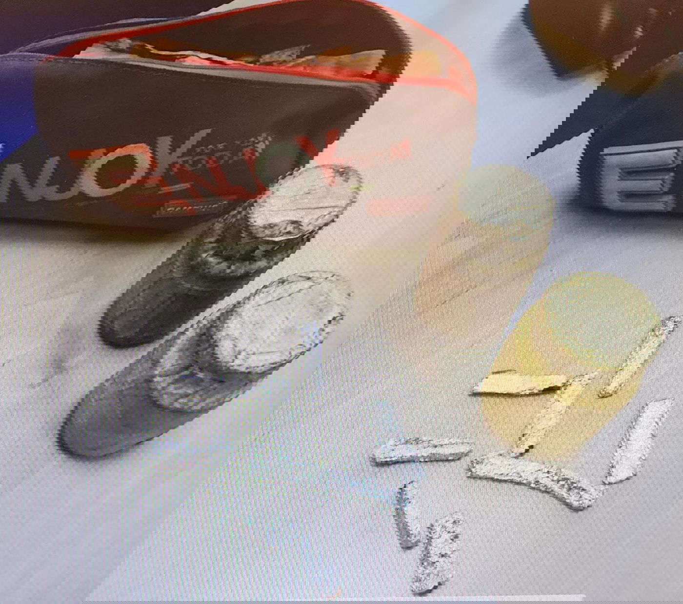 סמים מסוכנים נמצאו בקלמר של הילד בן ה-12