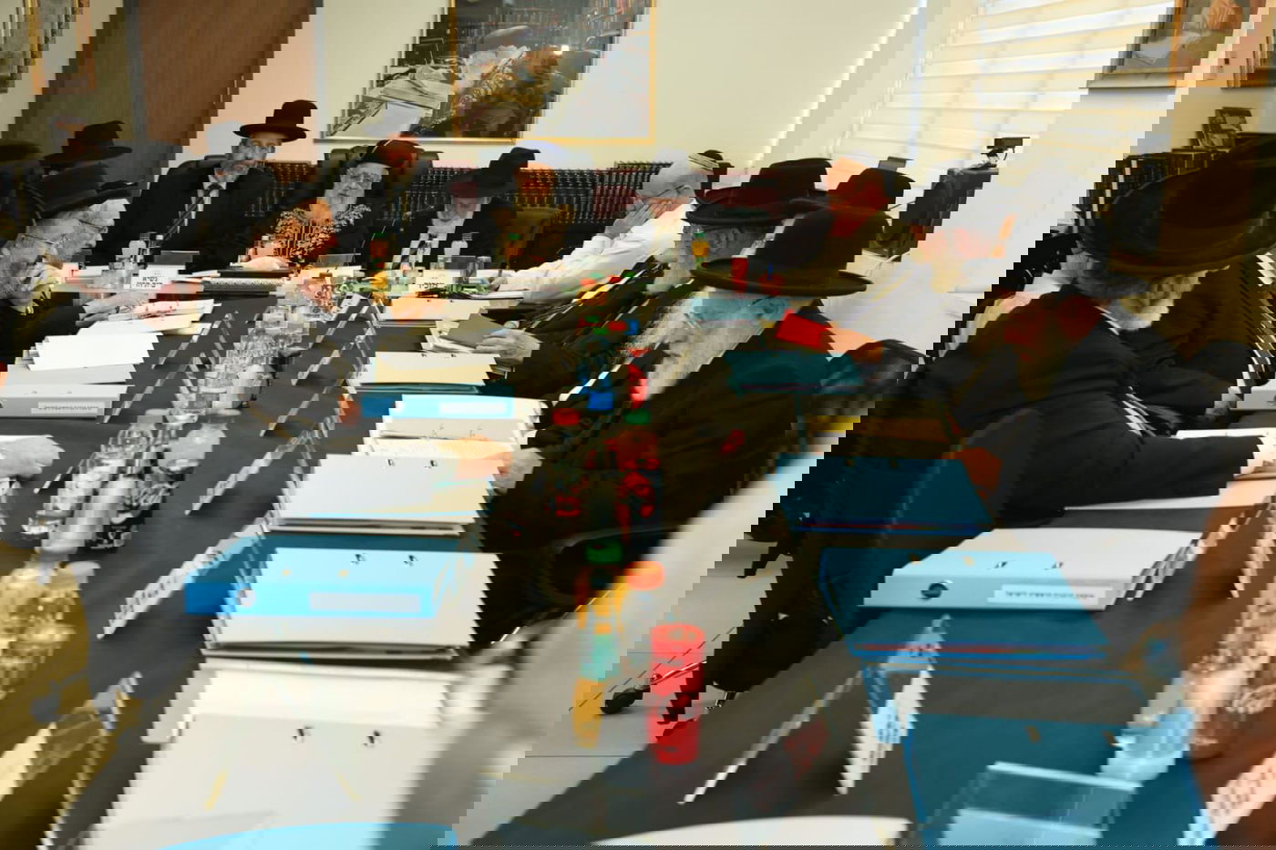 ישיבת מועצת הרבנות, אמש