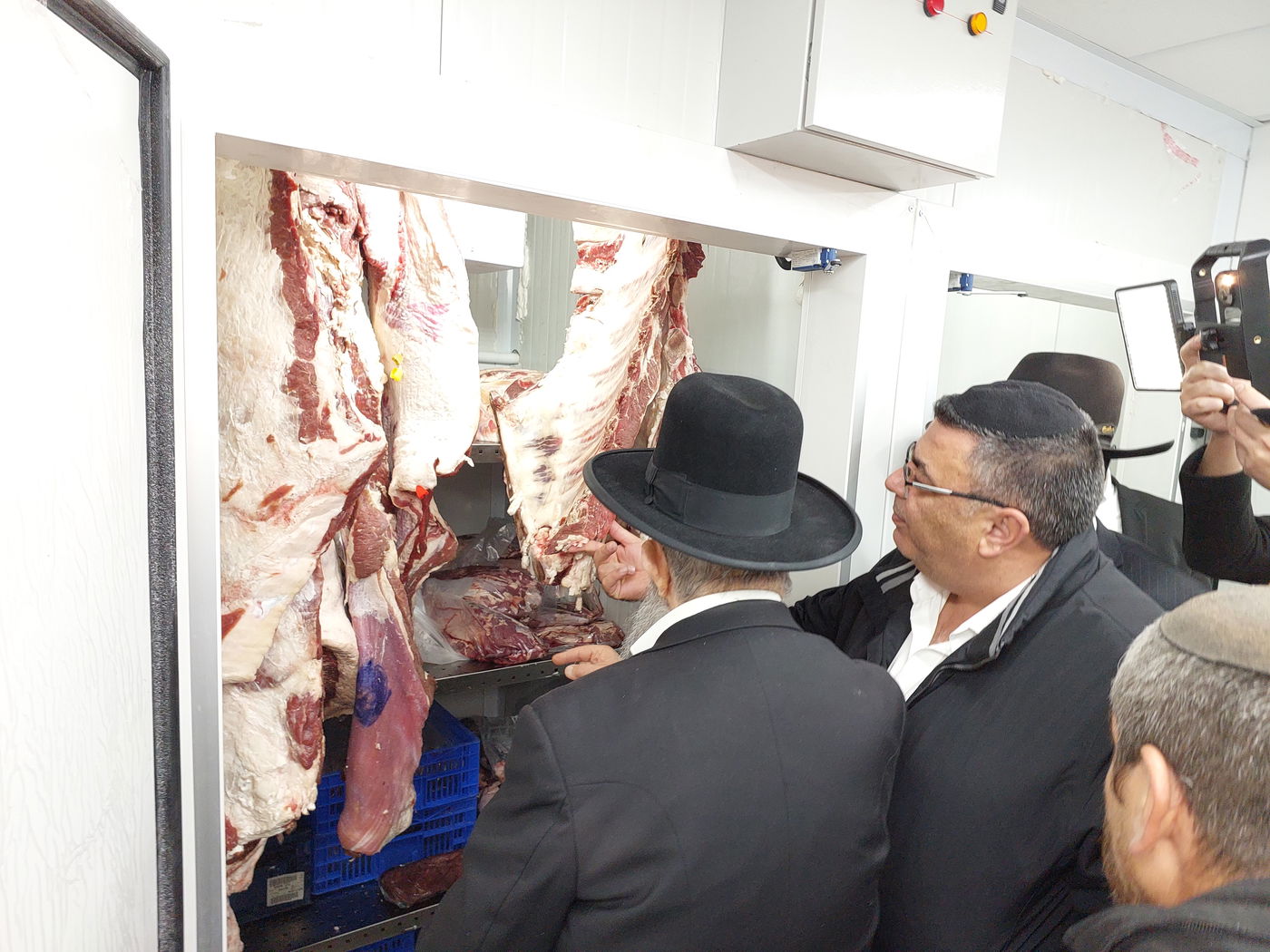 הרב מוצפי קבע מזוזה לסניף הראשון של רשת 'בוצ'רי' בירושלים