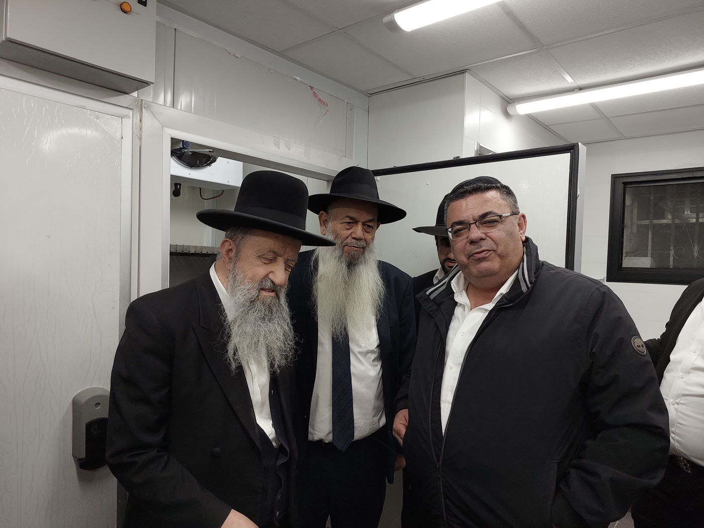 הרב מוצפי קבע מזוזה לסניף הראשון של רשת 'בוצ'רי' בירושלים