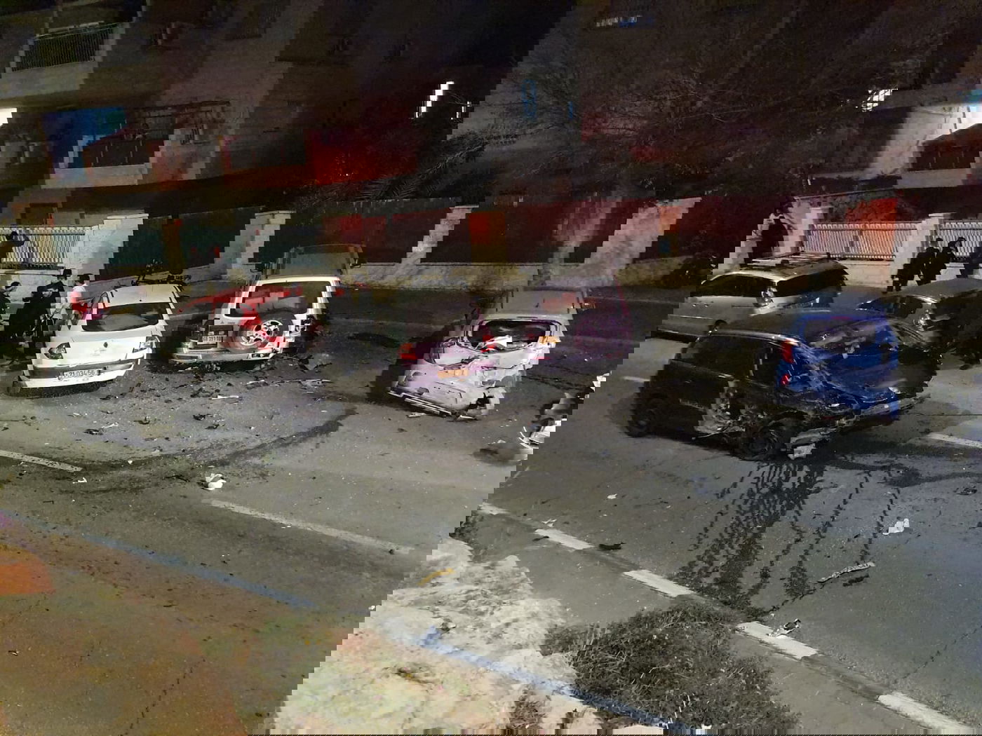 דרמה לילית באלעד: בחור ישיבה בן 15 'דפק' שמונה רכבים | תיעוד